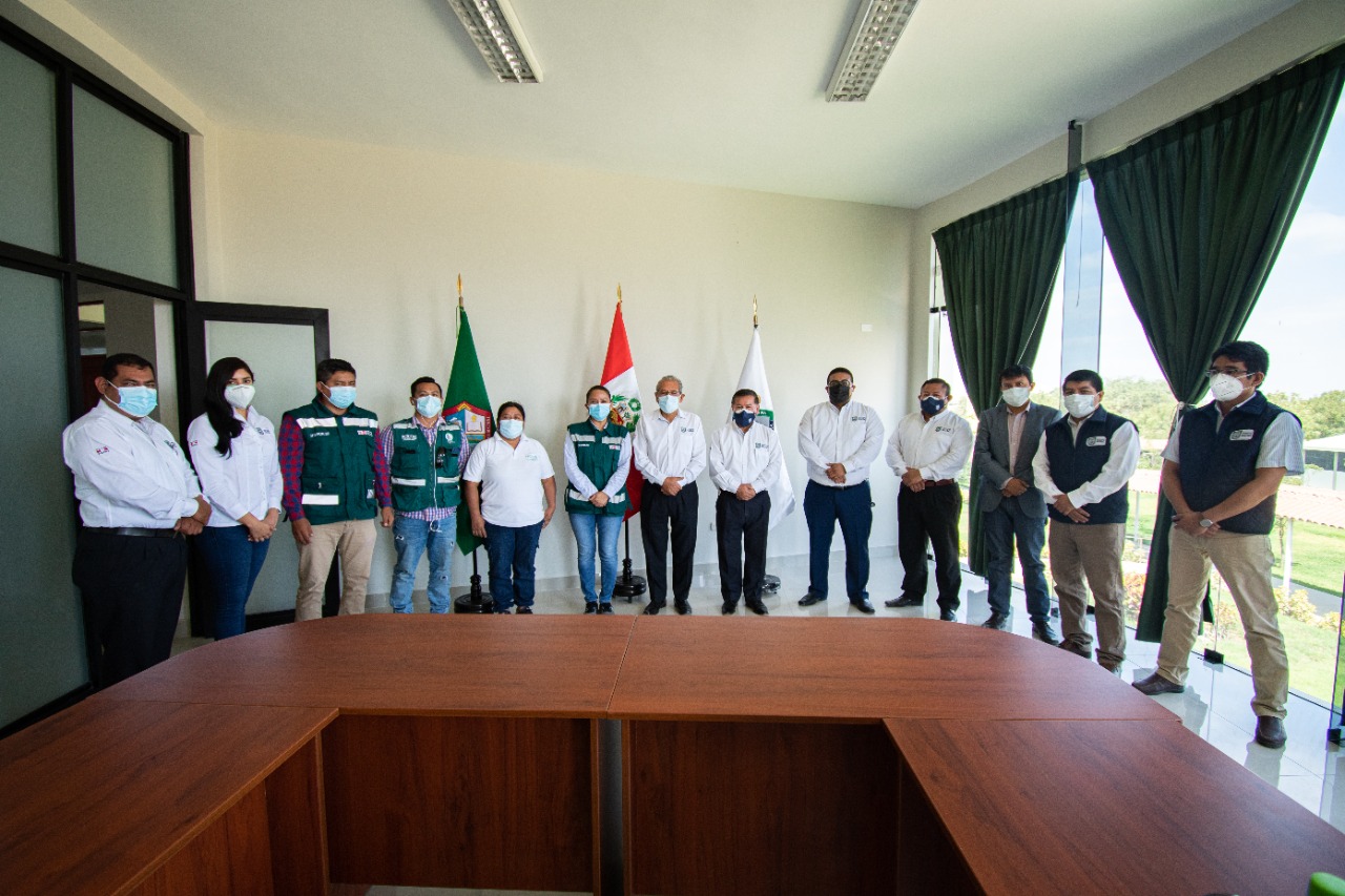 Especialistas de SERFOR visitan la Universidad Nacional de Frontera para intercambiar iniciativas relacionadas a estudios del algarrobo 1