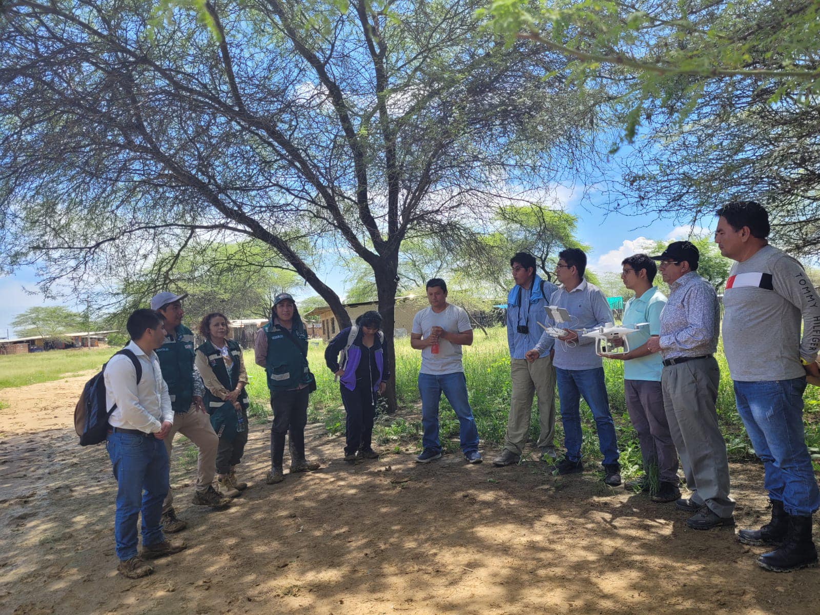 UNF da inicio al reconocimiento y aplicación de técnicas de identificación de árboles plus de algarrobo