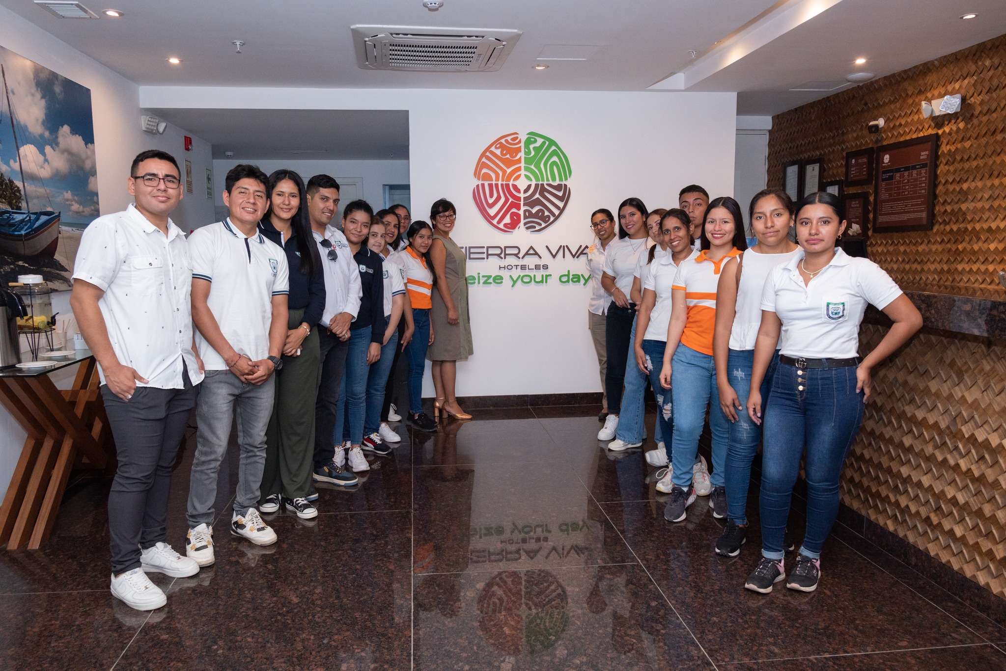 Estudiantes de Administración Hotelera y de Turismo realizan aprendizaje experiencial en interacción con el staff operativo de hoteles tierra viva de Piura