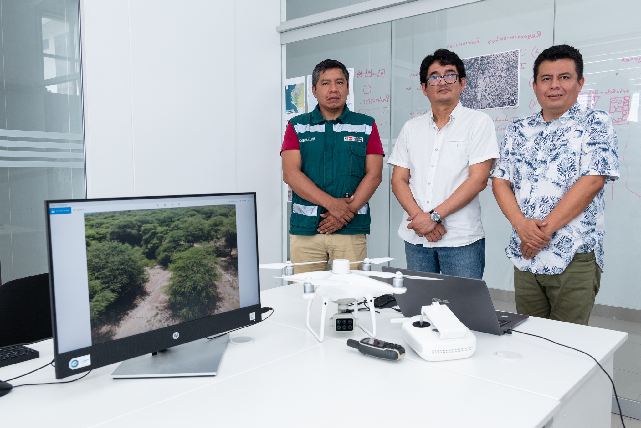 Investigadores de la Universidad de Guadalajara México y del SERFOR visitan la Universidad Nacional de Frontera