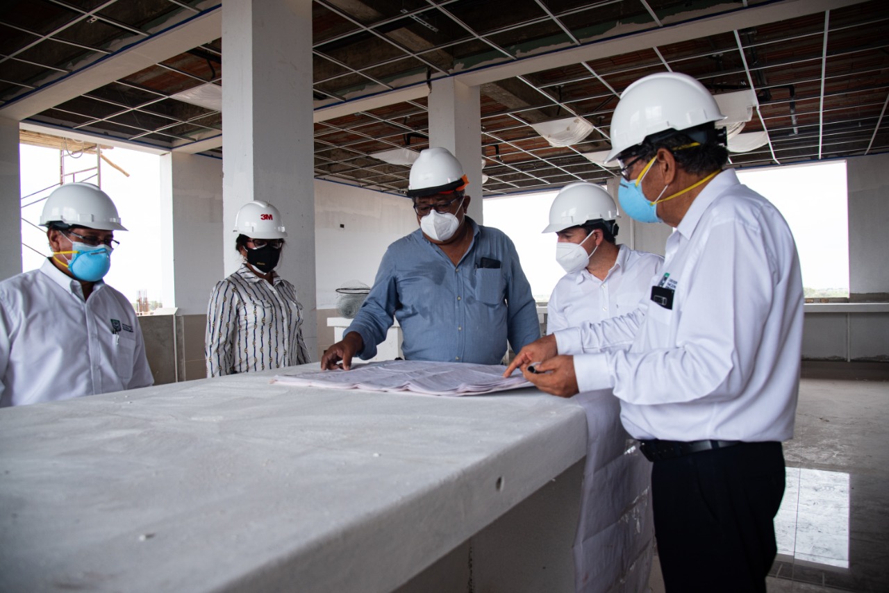 Autoridades de la UNFverifican avance de construcción de moderno laboratorio y nuevo pabellón deaulas de Ingeniería de Industrias Alimentarias 1