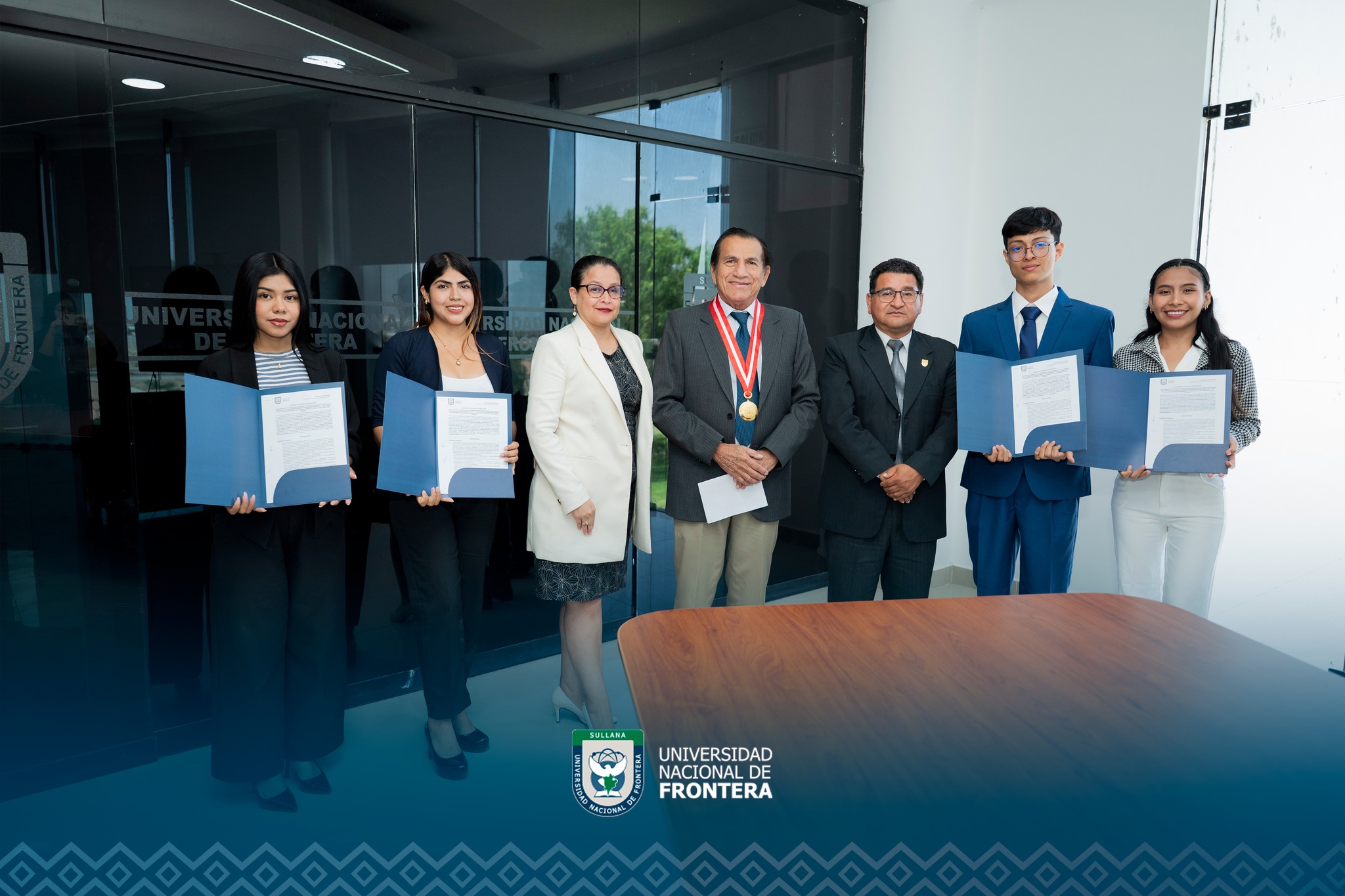 UNF firma convenio con estudiantes beneficiarios de subvenciones económicas para pasantía internacional en Brasil