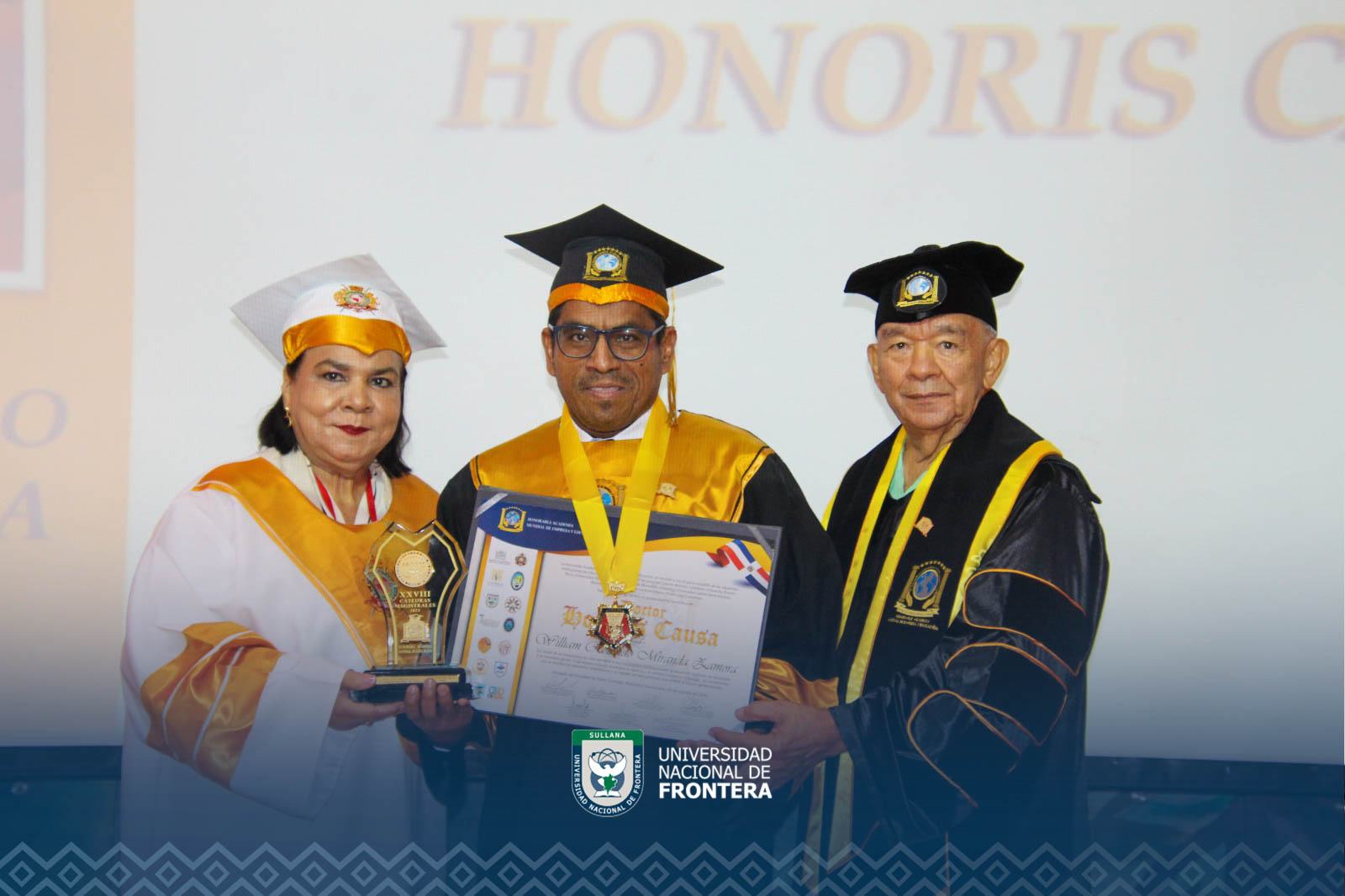 Docentes de la UNF reciben condecoración en evento internacional