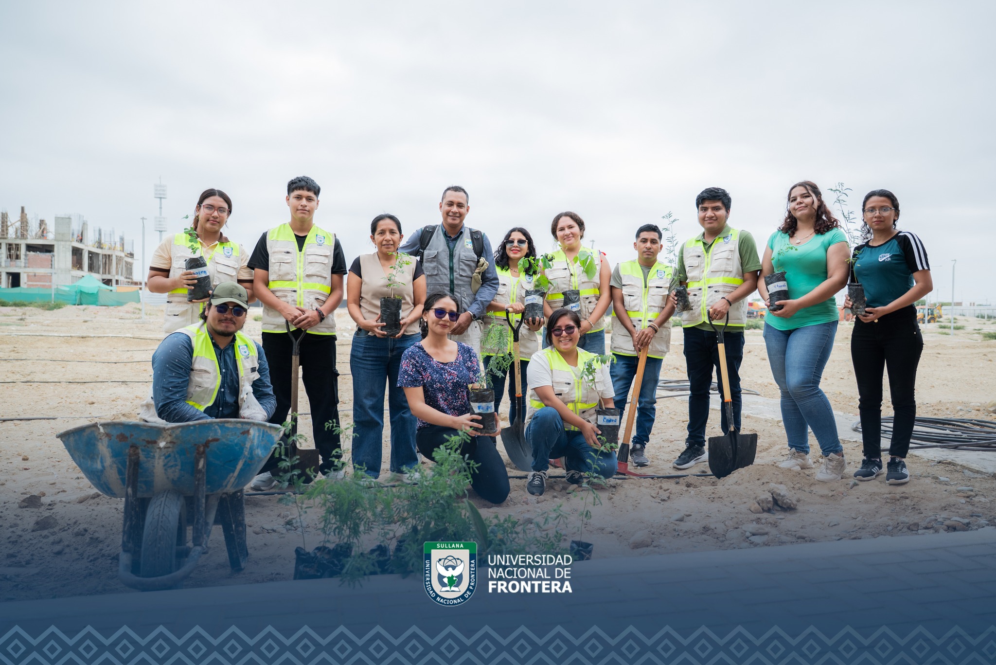 Estudiantes de Ingeniería Forestal realizan jornada de reforestación en el campus universitario