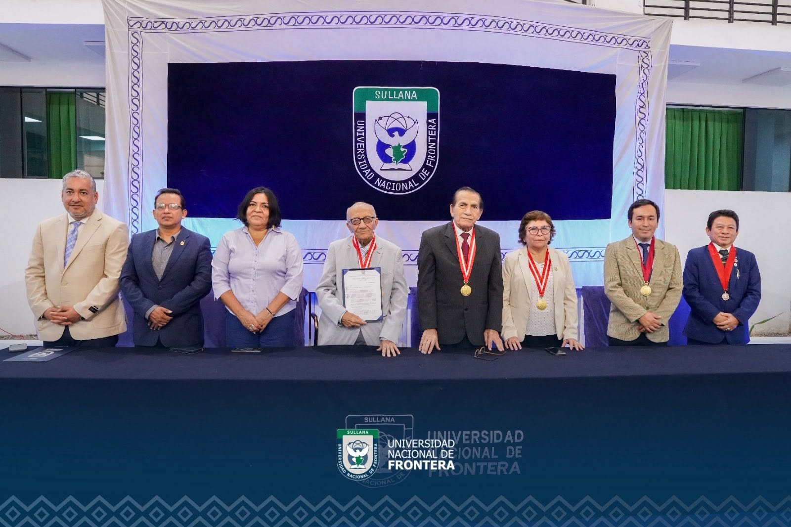 Dr. Sigifredo Burneo recibió máxima distinción Institucional de la UNF