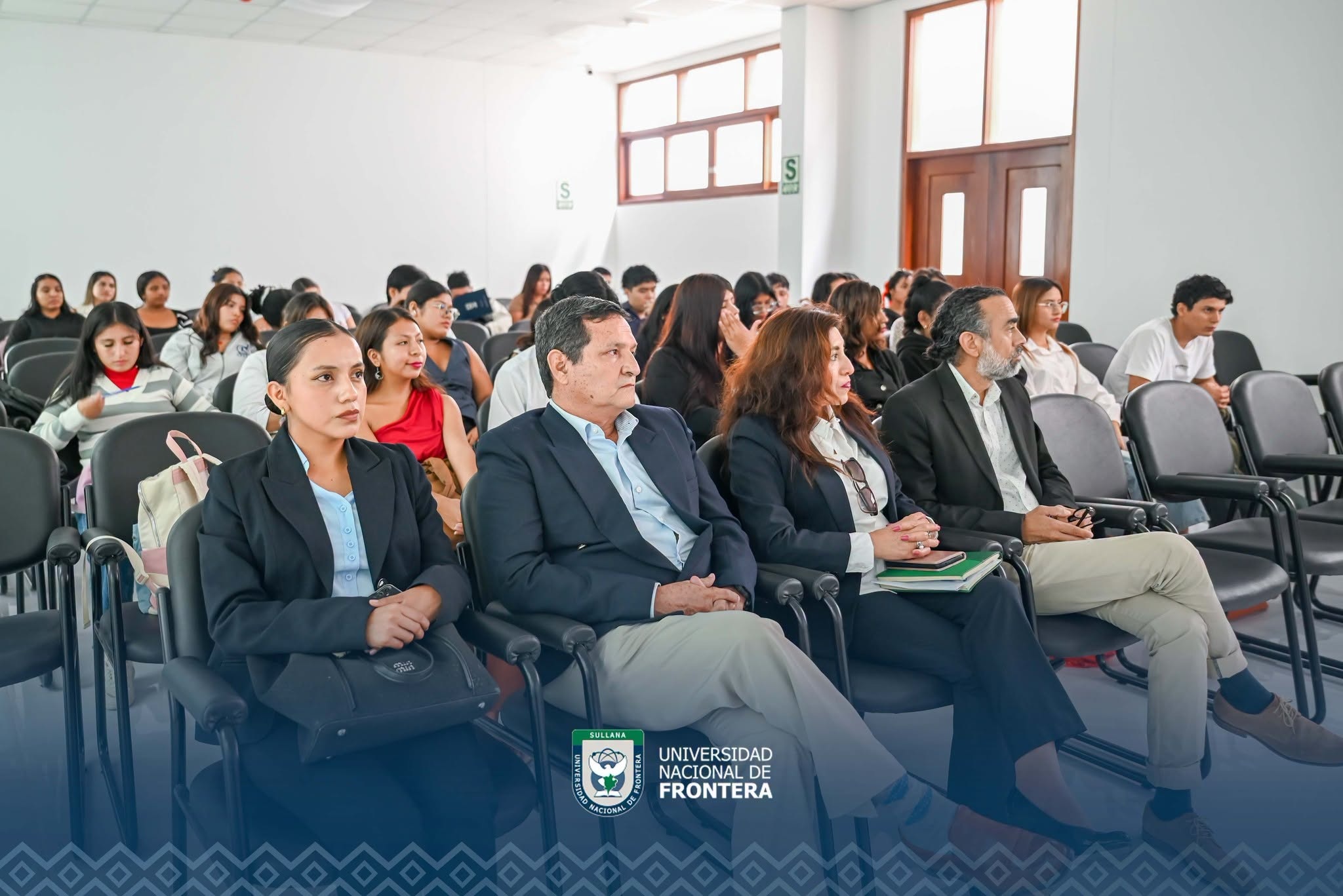 Estudiantes de la UNF fortalecen su formación con conferencia turística