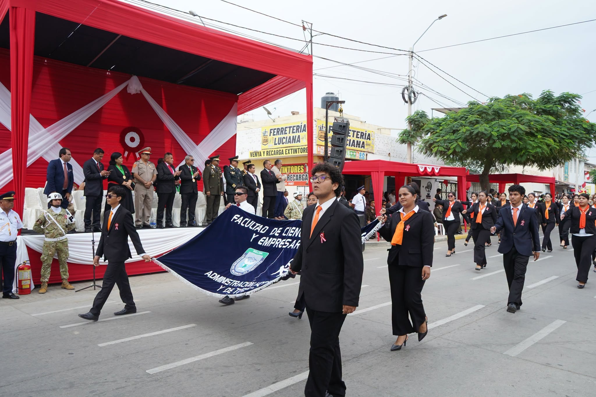 UNF reafirma su compromiso con el país desfile por el 205º Aniversario de la Independencia del Perú